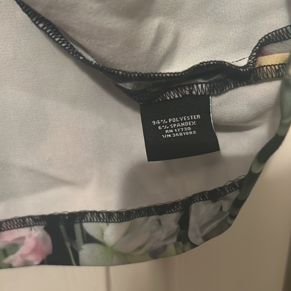 Floral Crop Top with Petal sleeves. - Picture 4 of 7